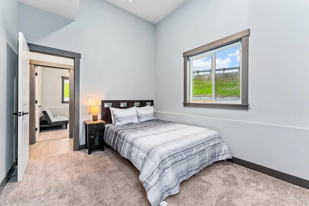 Modern Manson Lakeview