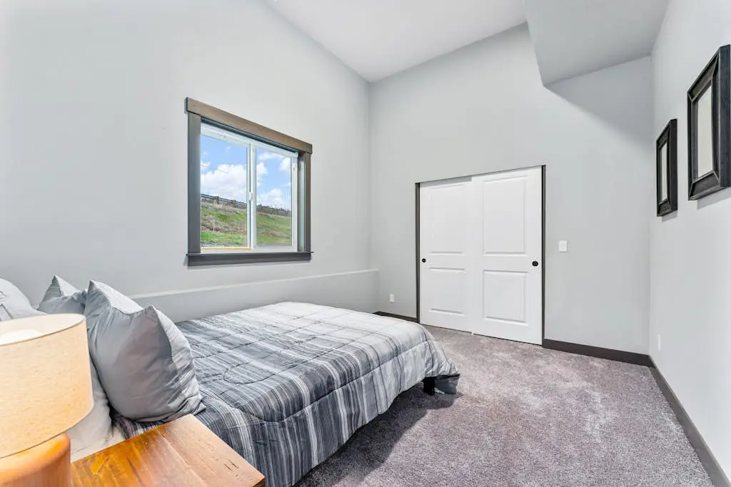 Modern Manson Lakeview