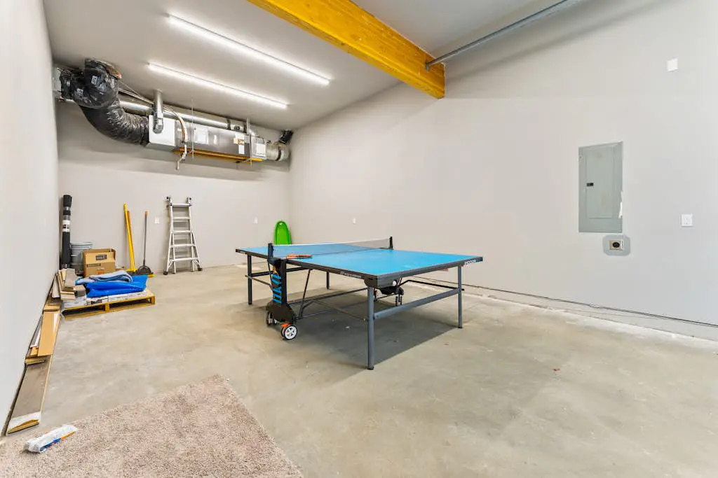 Modern Manson Lakeview