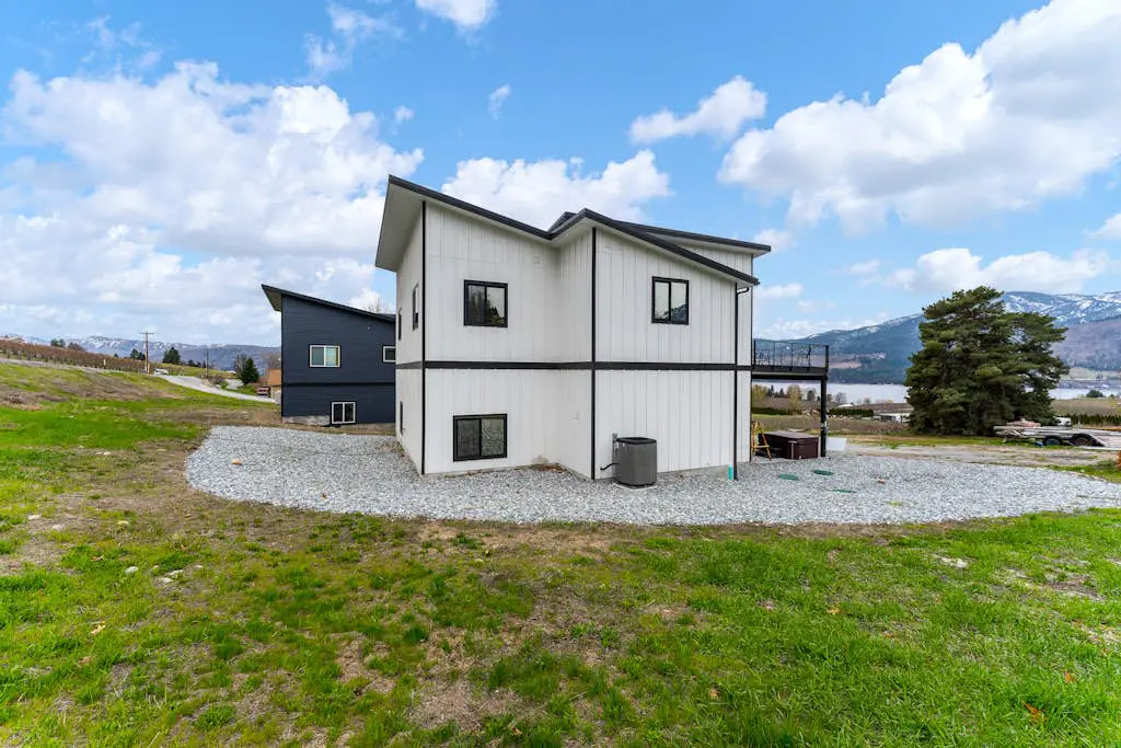 Modern Manson Lakeview