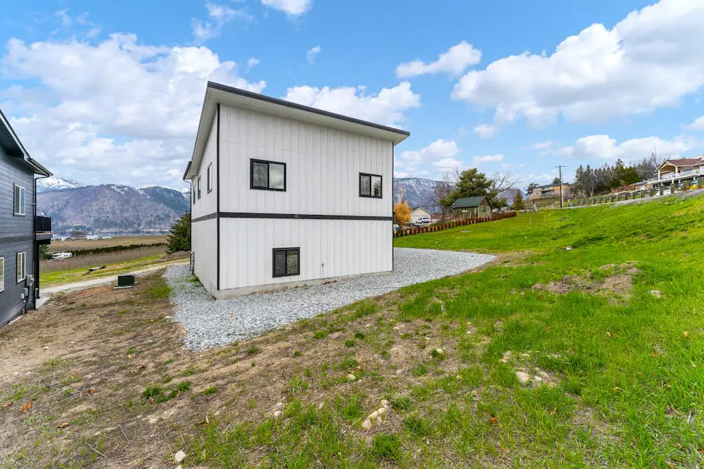 Modern Manson Lakeview
