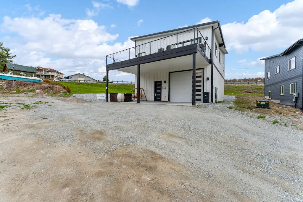 Modern Manson Lakeview