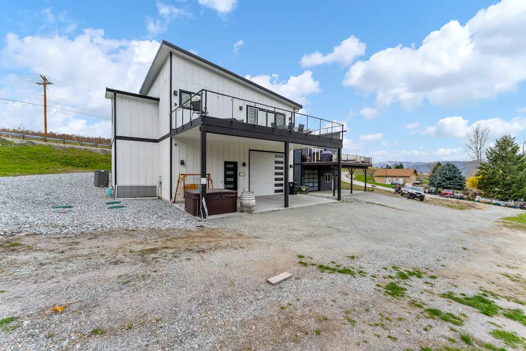 Modern Manson Lakeview