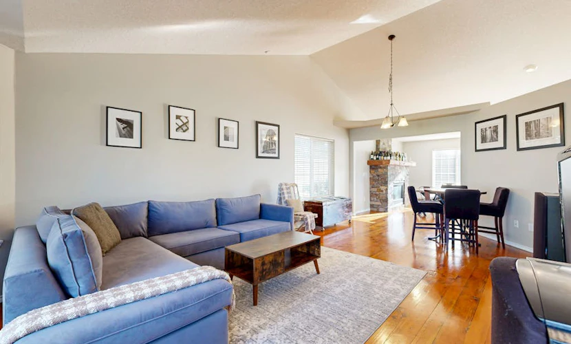 Family-Friendly House with Fireplace, Kitchen & Yard - Wineries Nearby