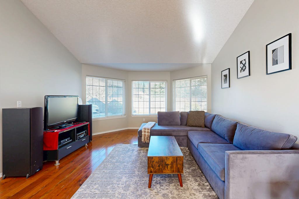 Family-Friendly House with Fireplace, Kitchen & Yard - Wineries Nearby