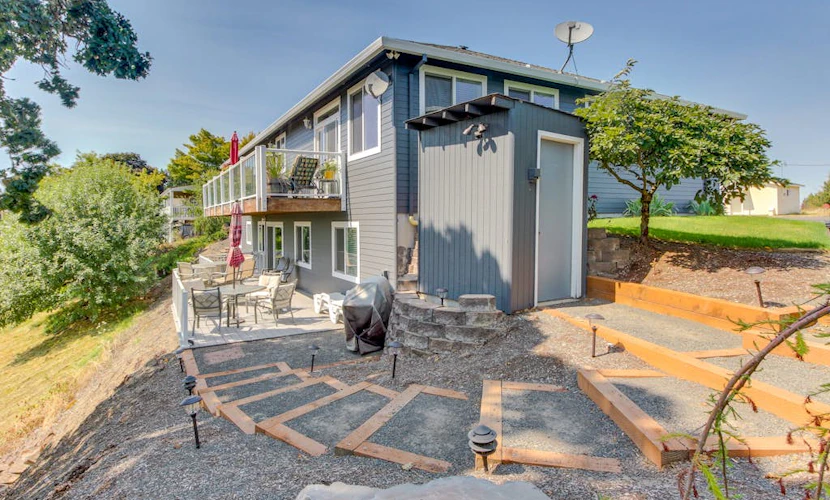 Bright & Cheery Golf Getaway, Close to Wineries & Local Attractions