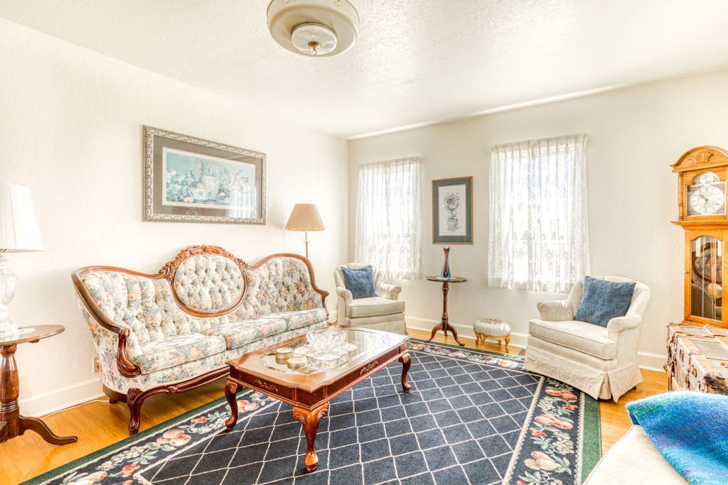 Historic Dog-friendly Home with Antiques, Near Wine Tasting