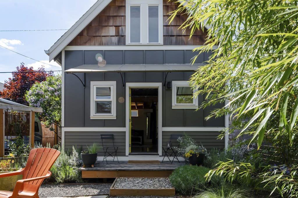 Lemon Door Tiny Home in Mississippi District, near downtown & Convention Center
