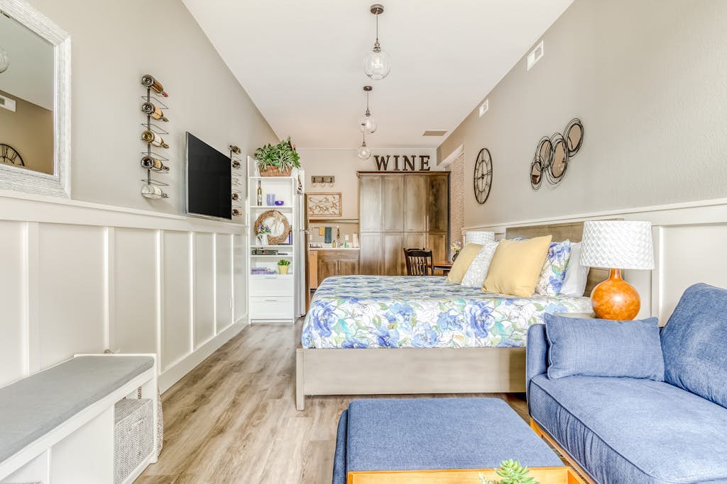 Beautifully-updated, ground floor studio with a kitchenette, & free WiFi