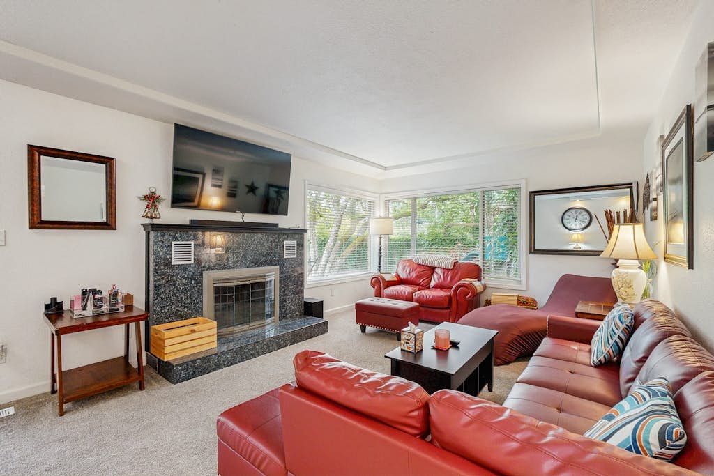 Dog-friendly home on 1/2 acre with creek access, game room & 2 fireplaces