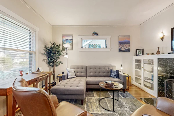 Dog-friendly Beaumont Craftsman with covered porch & yard - walk to bars/dining