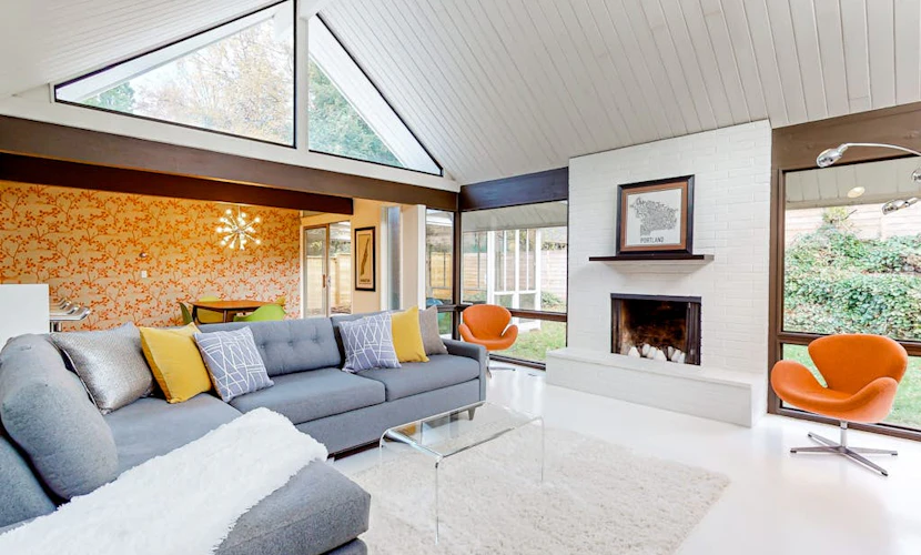 MCM home with atrium & yoga area near Nike HQ, Intel & Washington Square Mall