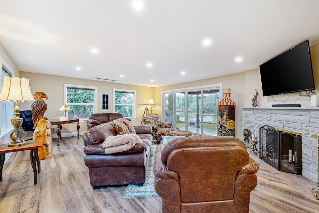 Riverfront all-suite home with amazing views, covered deck, & BBQ