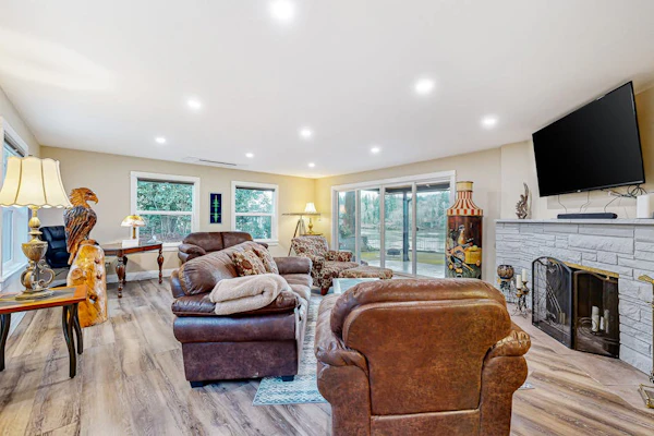 Riverfront all-suite home with amazing views, covered deck, & BBQ