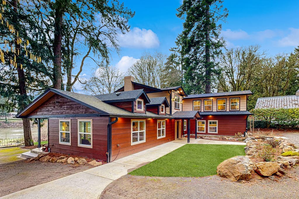 Riverfront all-suite home with amazing views, covered deck, & BBQ