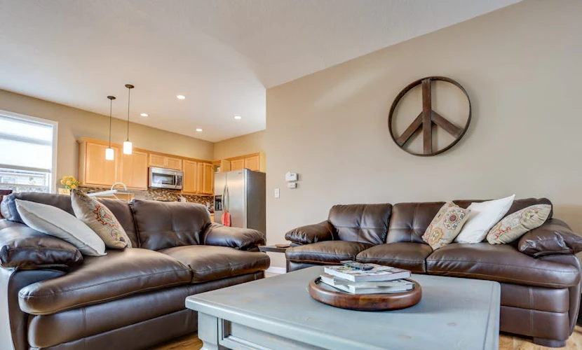 Private Game Room & Hot Tub, Free WiFi - Blocks from Historic Downtown