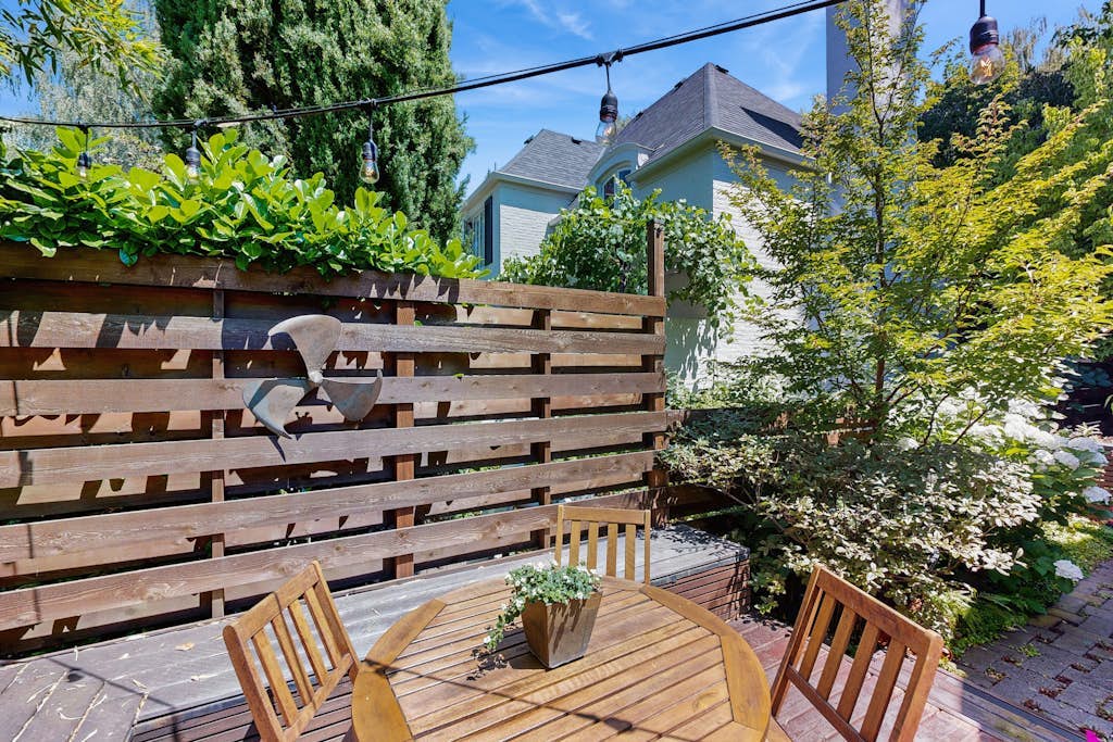 Snowbird-Friendly Studio with High-Speed WiFi, Full Kitchen, & Garden