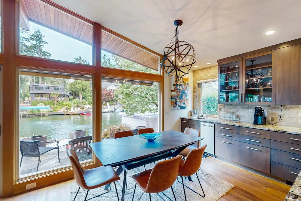 Luxury on the Lake