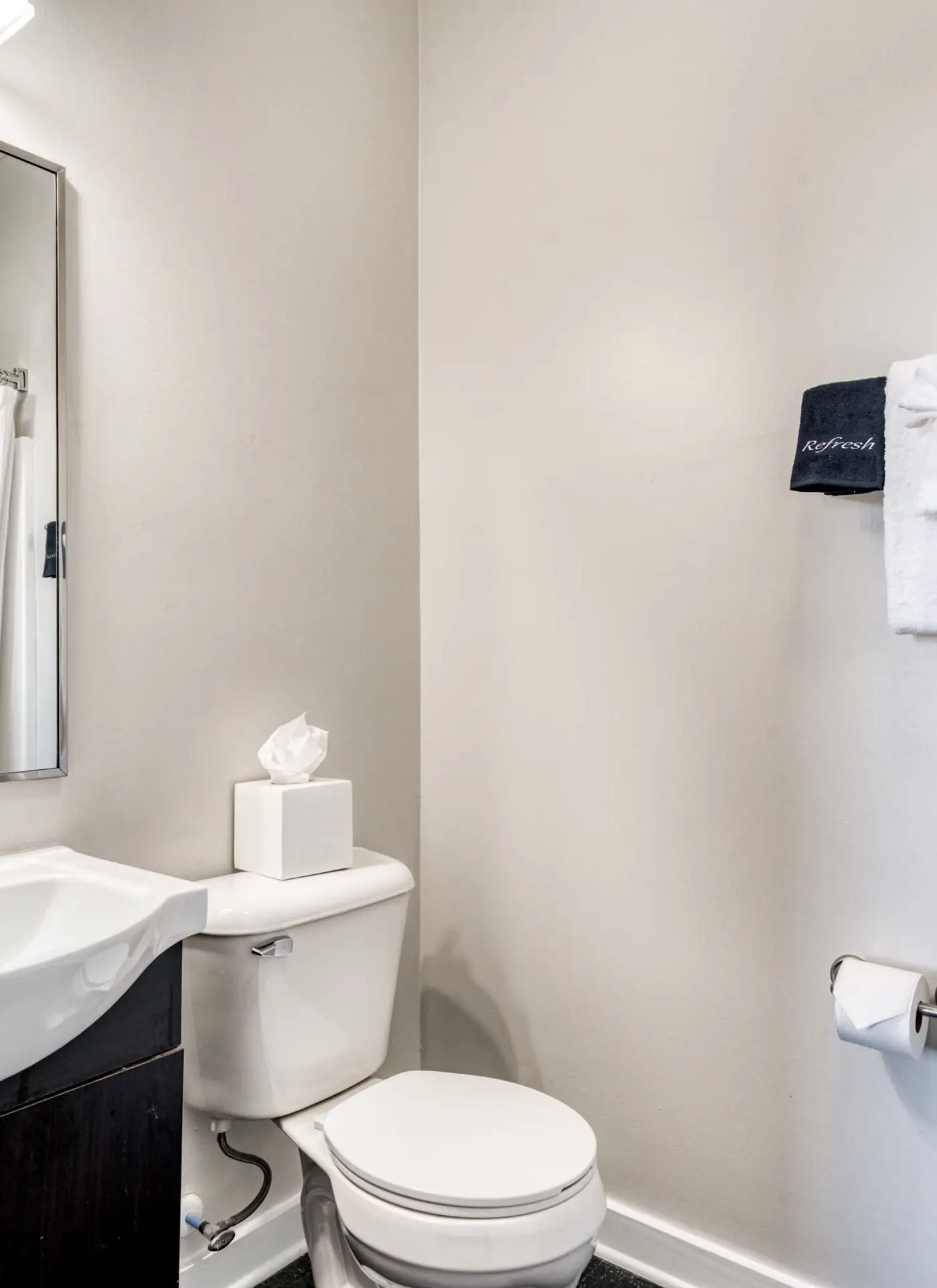 CozySuites Music Row Spacious 2BR in Nashville!