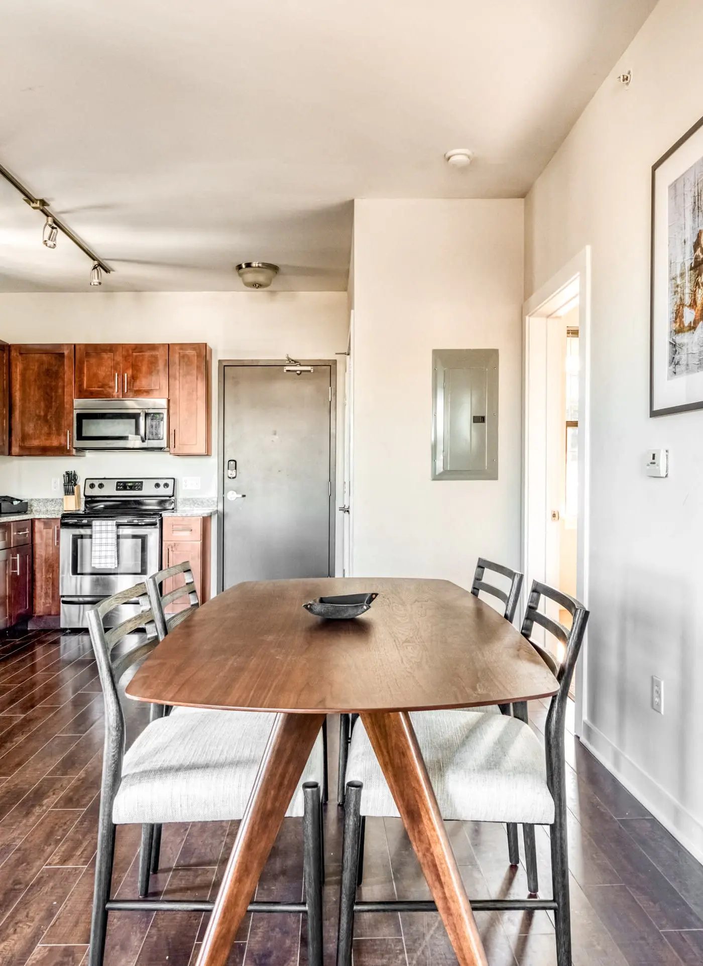CozySuites Music Row Spacious 2BR in Nashville!