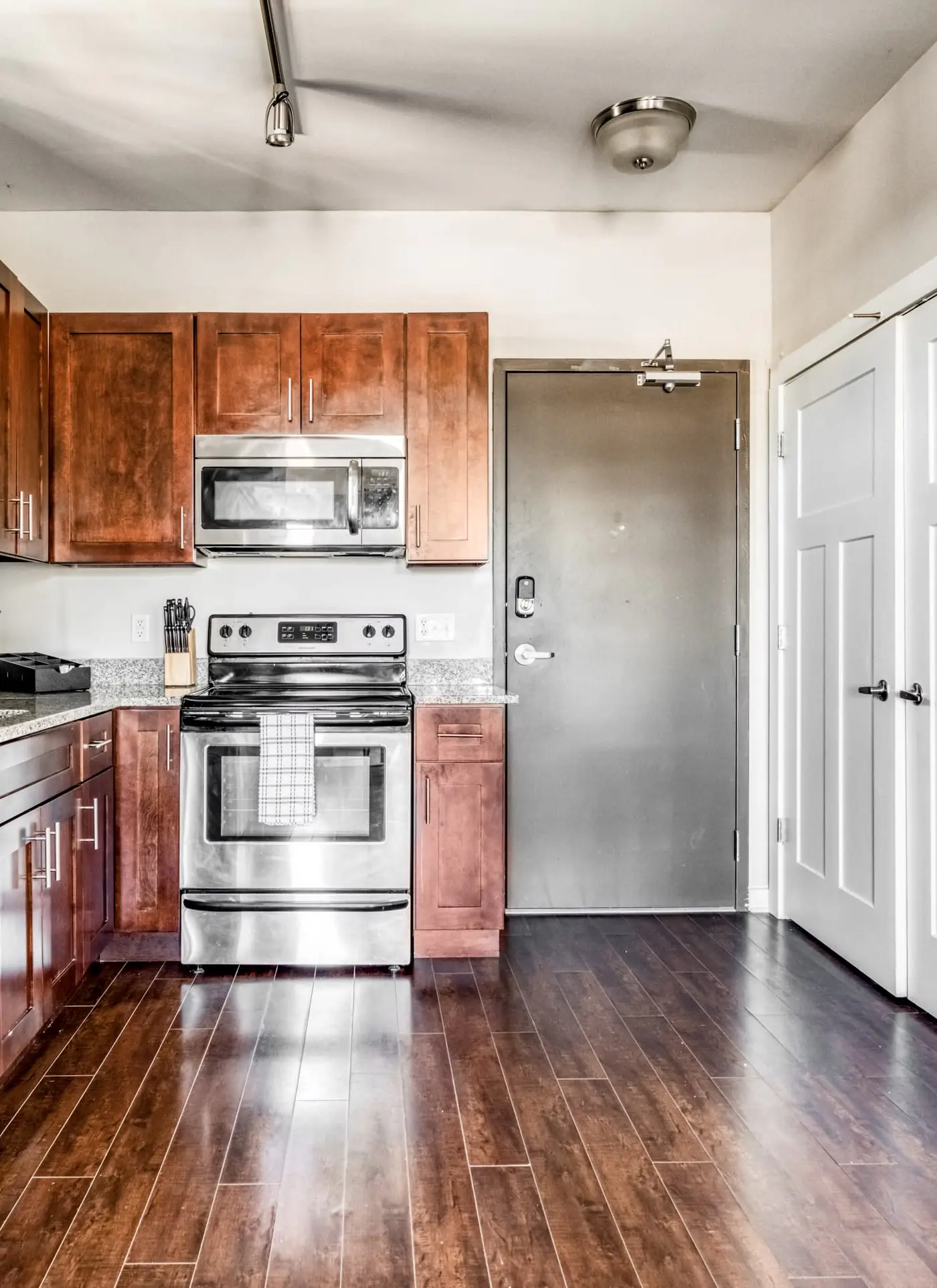 CozySuites Music Row Spacious 2BR in Nashville!