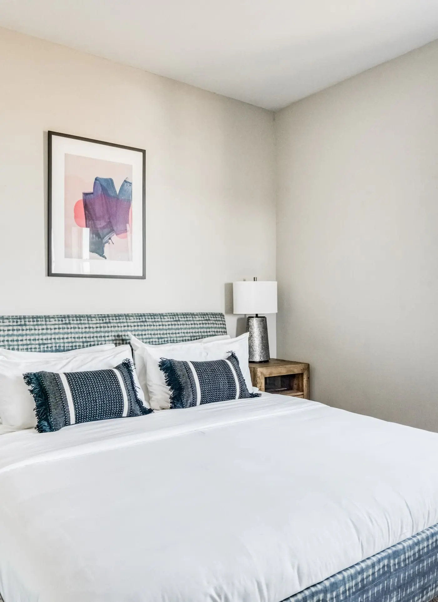 CozySuites Music Row Spacious 2BR in Nashville!