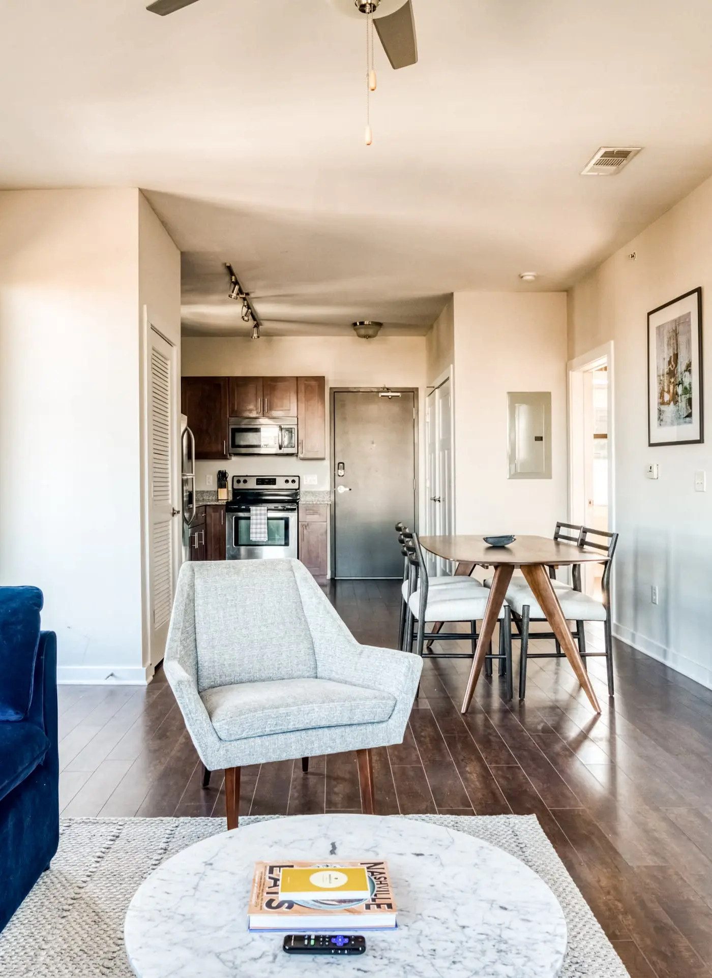 CozySuites Music Row Spacious 2BR in Nashville!
