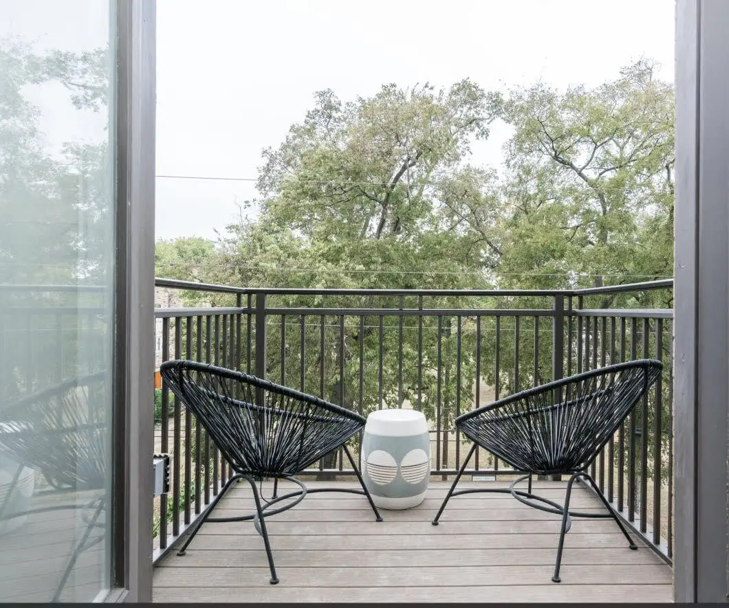 CozySuites Music Row Stunning 2BR in Nashville!