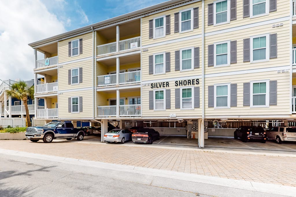 Modern condo with balcony, central AC, private washer/dryer - walk to beach