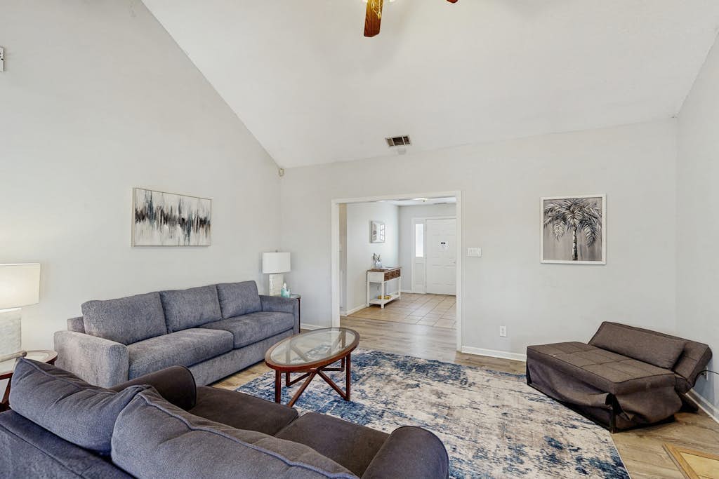 Well-appointed home with spacious backyard, firepit, streaming, & central AC