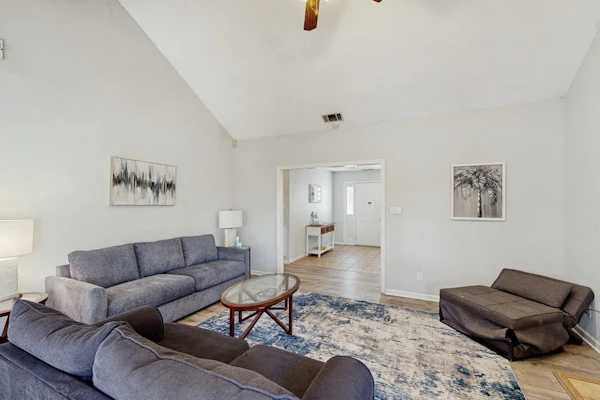Well-appointed home with spacious backyard, firepit, streaming, & central AC