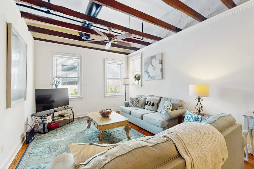 Historic City Market Loft Off Broughton