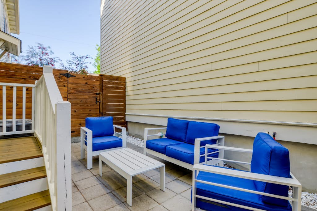 Newly Built Two-Story Townhouse w/Free WiFi, Washer/Dryer, and Central A/C