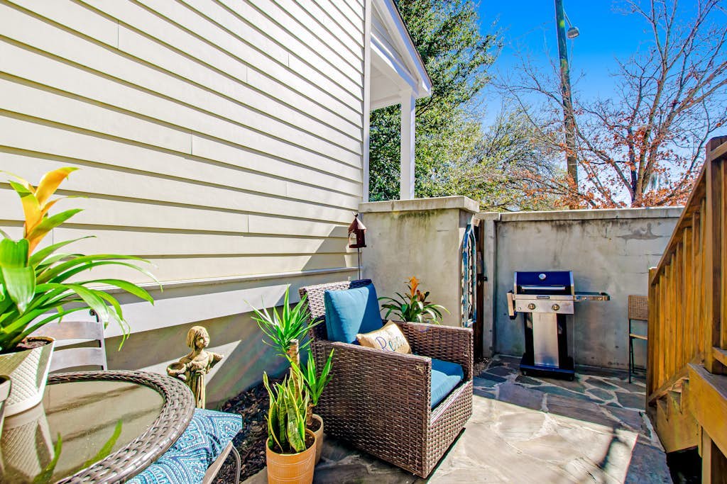 Bright & beautiful home with a darling patio, WiFi, central A/C, & gas grill