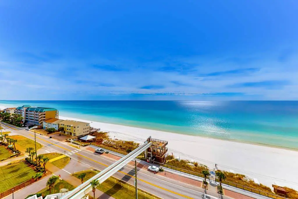 Beach View Studio w/Private Balcony, Pool, Hot Tub & Resort Access