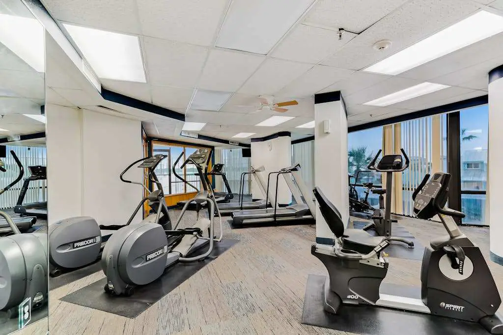 Beach View Studio w/Private Balcony, Pool, Hot Tub & Resort Access