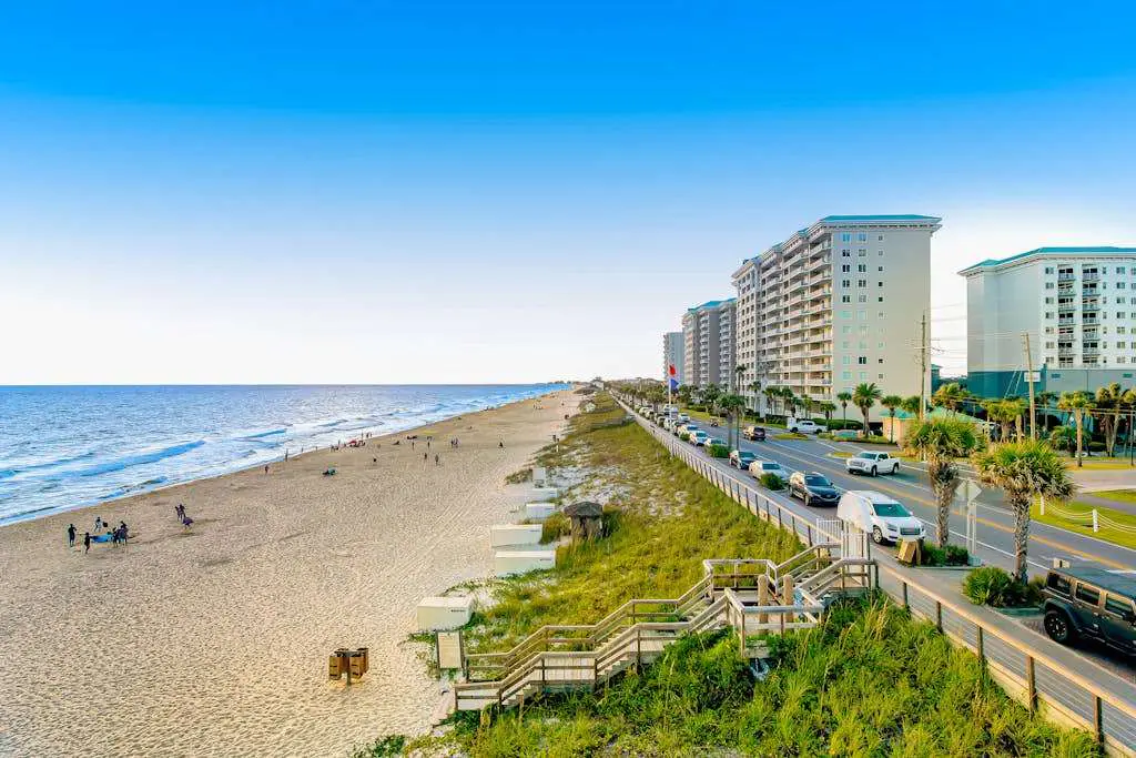 Beach View Studio w/Private Balcony, Pool, Hot Tub & Resort Access