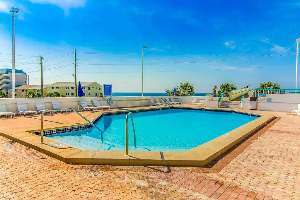 Beach View Studio w/Private Balcony, Pool, Hot Tub & Resort Access