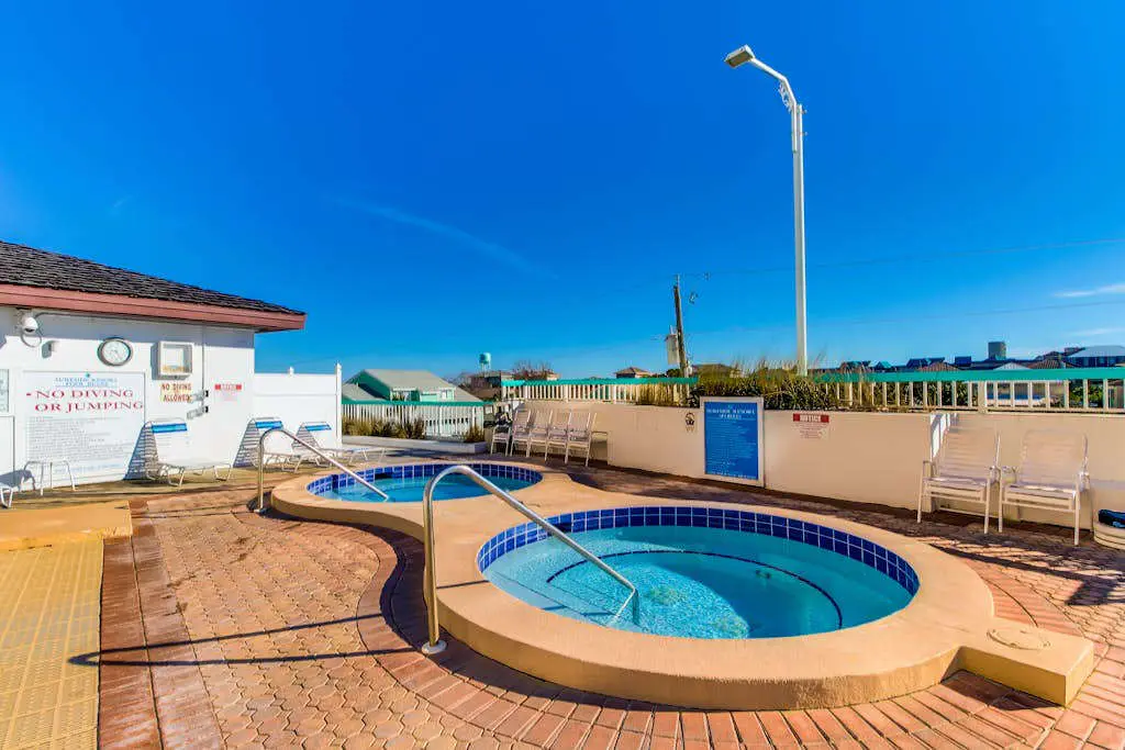 Beach View Studio w/Private Balcony, Pool, Hot Tub & Resort Access
