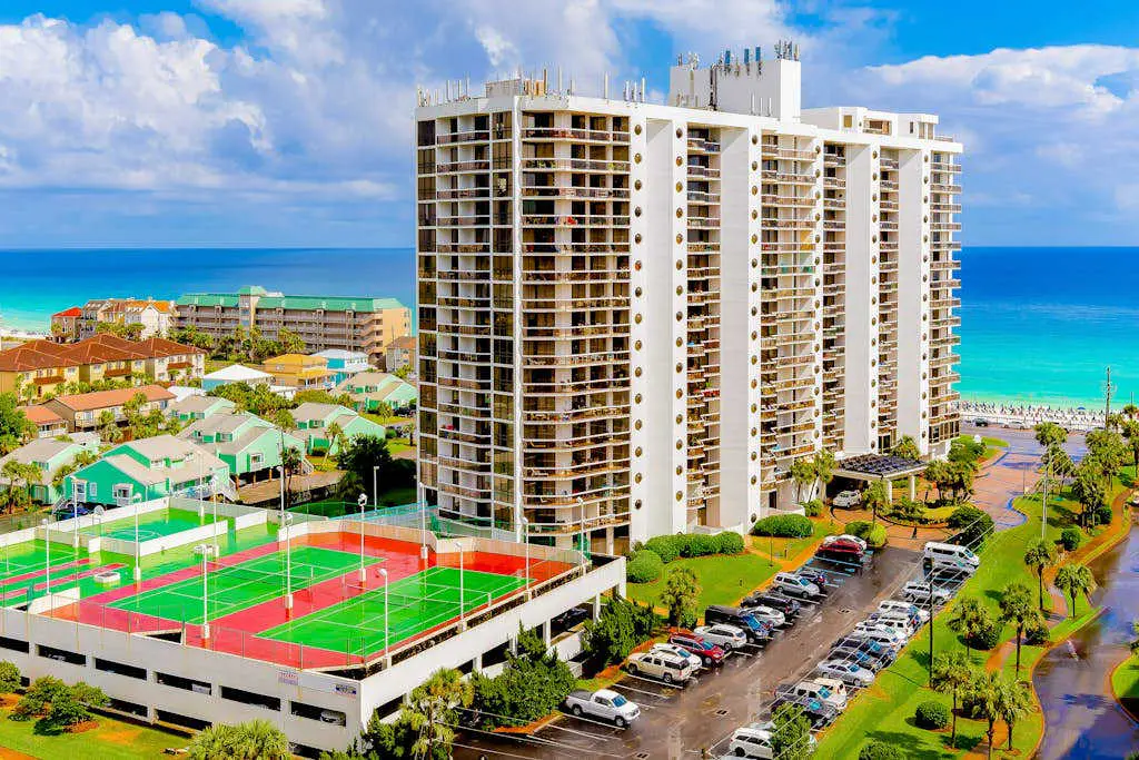 Beach View Studio w/Private Balcony, Pool, Hot Tub & Resort Access
