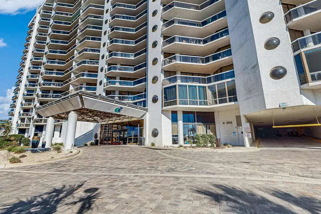 Beach View Studio w/Private Balcony, Pool, Hot Tub & Resort Access