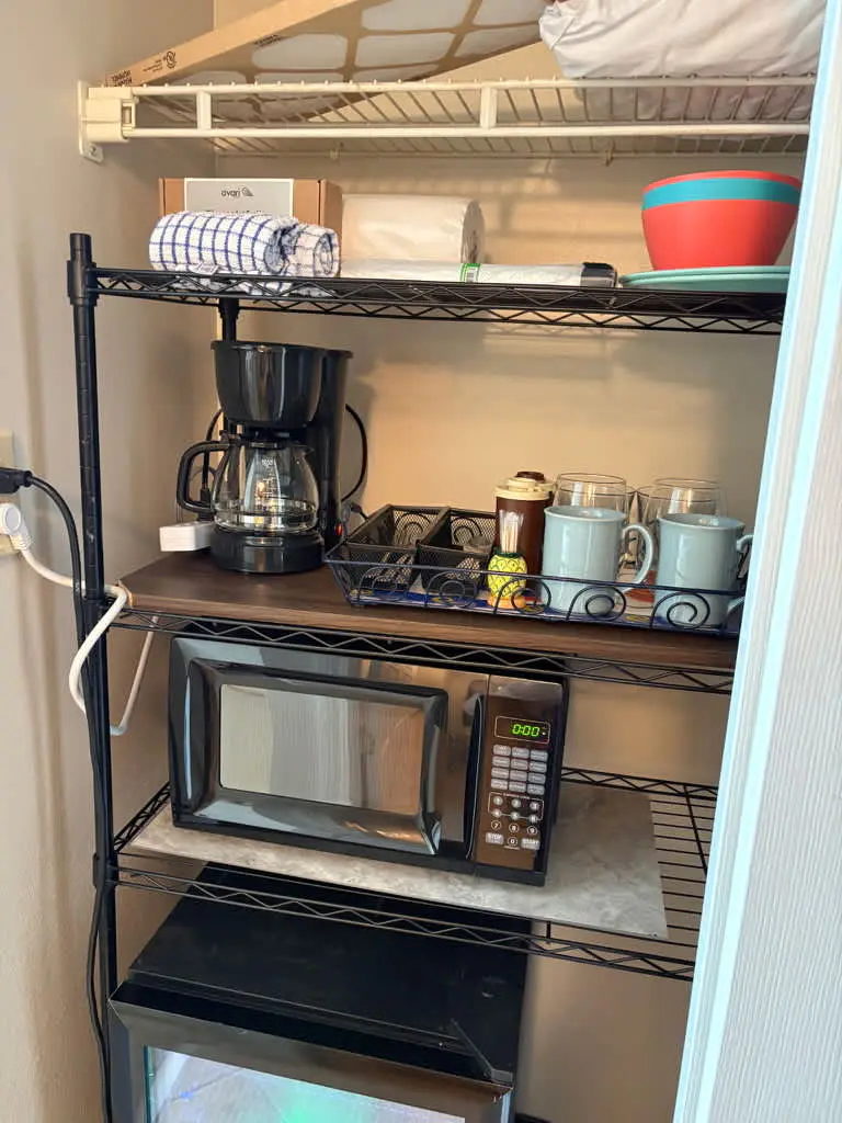Beach View Studio w/Private Balcony, Pool, Hot Tub & Resort Access