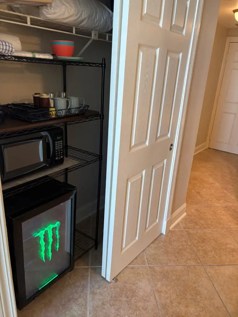 Beach View Studio w/Private Balcony, Pool, Hot Tub & Resort Access
