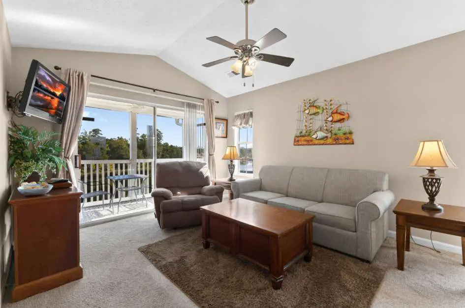 Cozy Coastal Retreat With Scenic Waterway Views 16I