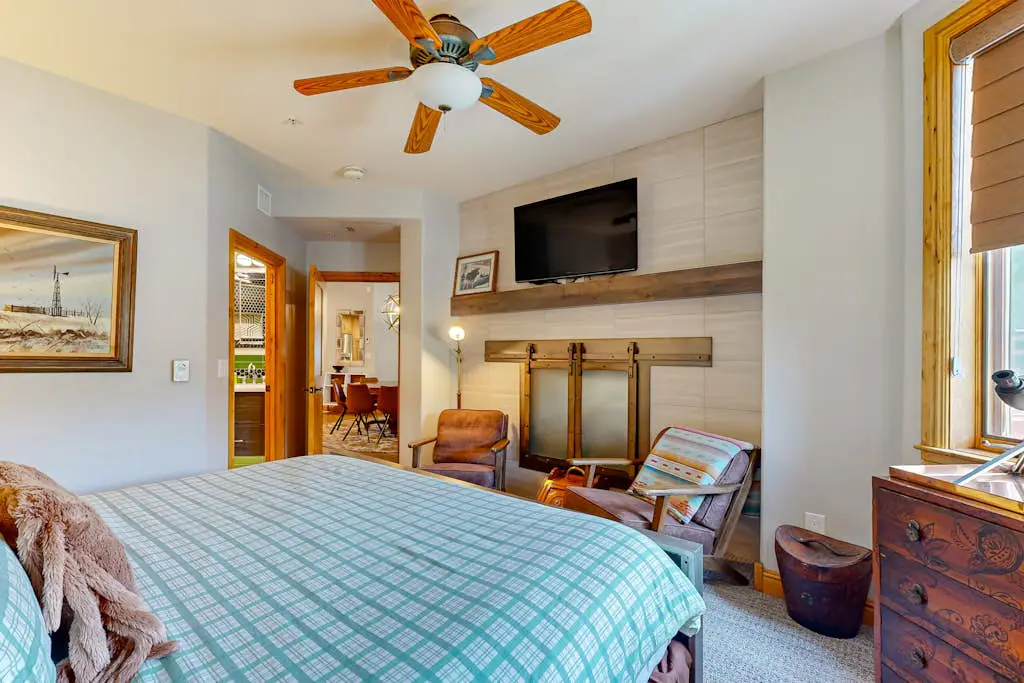 Torian Plum Creekside 711 -NM-