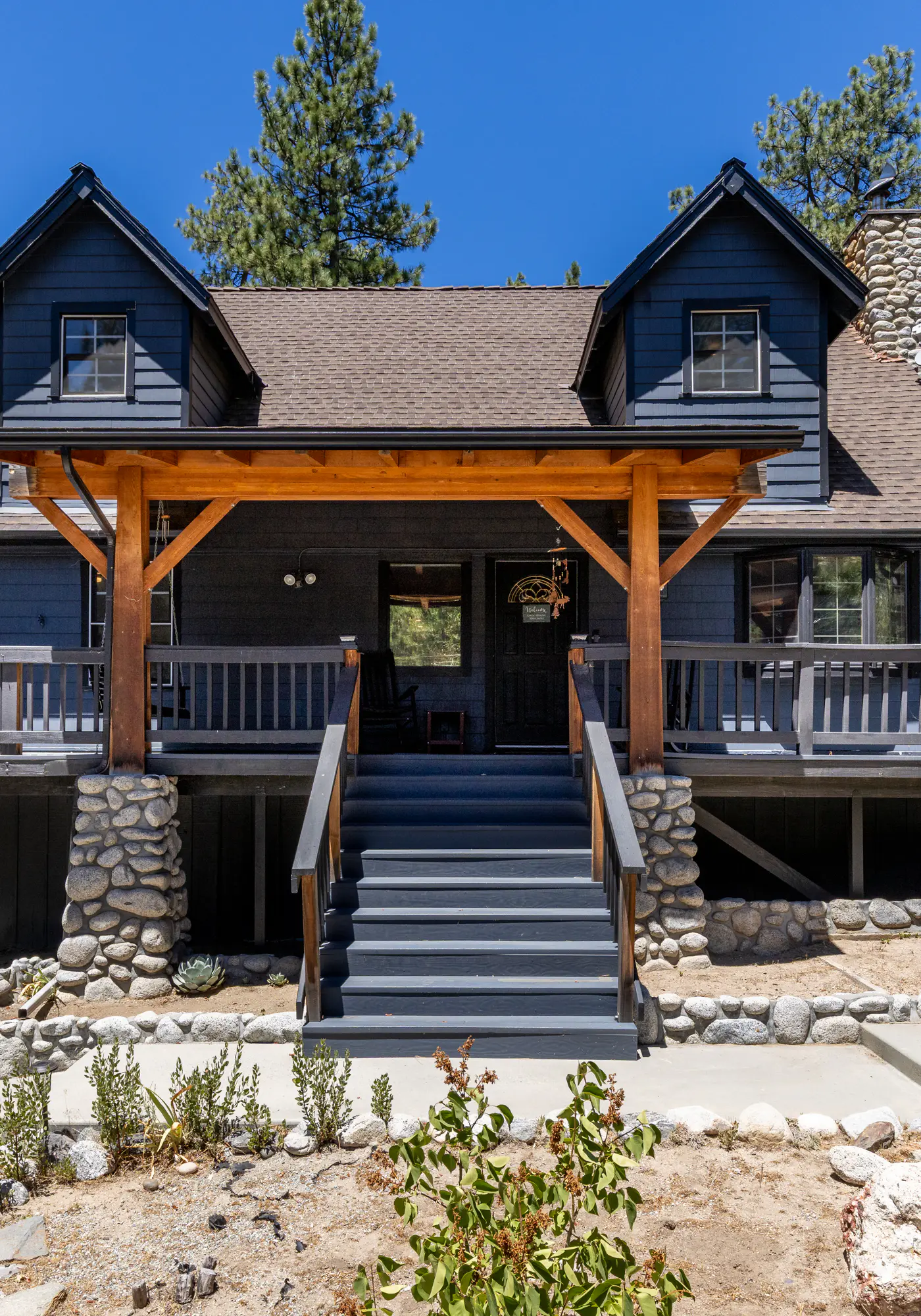 Lundquist House