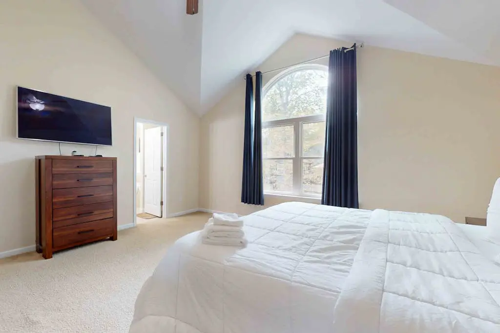 Pocono Home with Hot Tub, EV Charge, Pool & Tennis