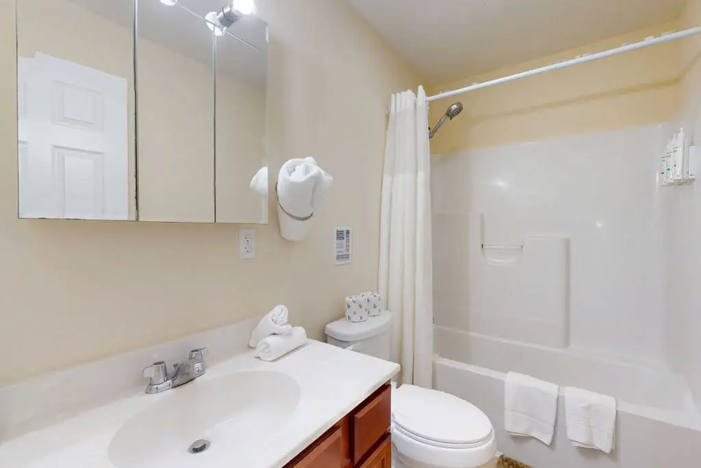 Pocono Home with Hot Tub, EV Charge, Pool & Tennis