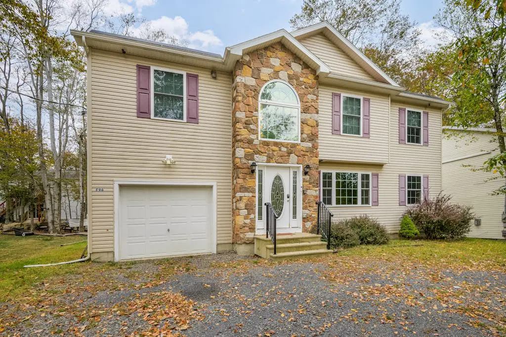 Pocono Home with Hot Tub, EV Charge, Pool & Tennis