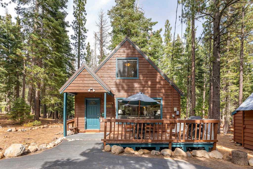 Classic Tahoe Cabin Retreat | Tahoe Park Private Beach Access & Mountain Charm